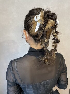 エクー(ECOO) 【       ツインハイポニーアレンジ　　　】