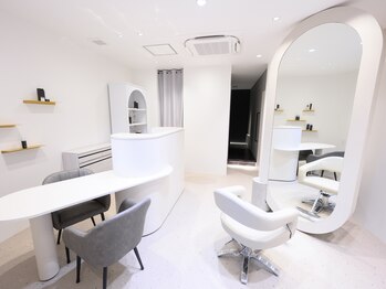 フィリノア(Philino'a)の写真/一席のみ半個室シャンプー台マンツーマンサロン。スパが大人気◎エイジングケアは当店で。