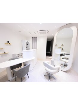 一席のみ半個室シャンプー台マンツーマンサロン。スパが大人気◎エイジングケアは当店で。