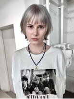 レコ 渋谷(LECO)&nbsp;ホワイトシルバーデザインカラーボブウルフ