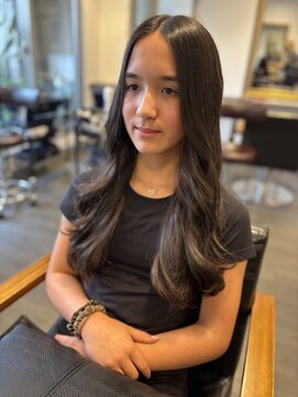 ヘアーアンドメイクアップ ケー インターナショナル 神楽坂(Ke' International) ストレートロングヘアを38mmのコテで巻き仕上げ