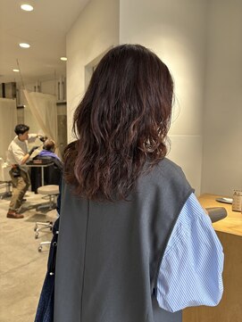 ミリ(milli Produce by ITAKURA) 毛先パーマロングヘア