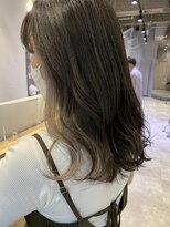 リタ(rita.) 大串弥生◎インナーカラー×オリーブグレー