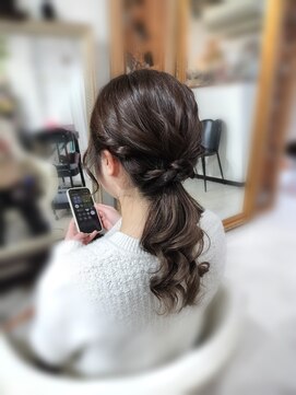 クリーム(Cream) ヘアセット・ふんわりローポニーヘア