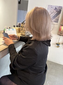 アヴァンス なかもず店(AVANCE.) ミルクティーベージュ×ホワイトカラー×ダブルカラー×抜け感