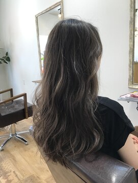 レヴィー(Revie) やわふわロング＆外国人風ハイライトカラー