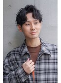 センター分けニュアンスパーマスタイル
