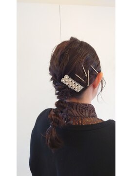 モンド ホリスティック ヘアー(MONDE Holistic Hair) ゆるふわタイトポニーテール