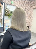 オリーブベージュ
