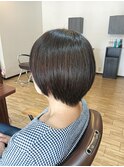 くびれ控えめショート