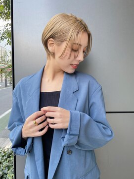 トルネード(TORNADO) 外国人風ショート ベージュ ハンサムショート くびれ t1229