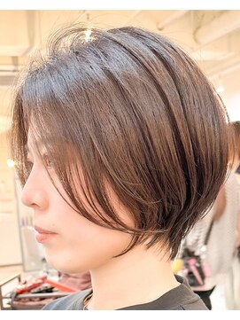 シシ 大宮(She 2.) ショート/ショートボブ/ショートカット/丸みショート/大宮