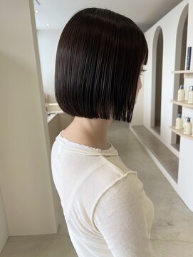 エメ 小山(Aimer) ぷつっとボブ/顎下ボブ