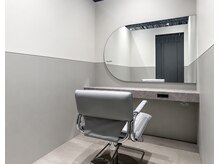 ulu + sia【 7/10 NEW OPEN（予定）】の雰囲気（完全室空間での美髪施術で空き時間はiPadで映画やアニメ鑑賞OK）