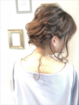 カルテット(Quartett) 【Quartett】後れ毛ウェーブシニヨン