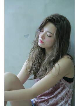 イグレックビス(igrek bis) IGREKBISジグザグバング×ブルージュ×3Ｄカラー×ミニマムボブ