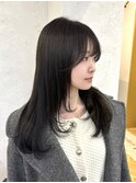 ダークグレージュカラー　レイヤーカットで軽くなるヘアスタイル