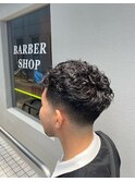 ブルーブラックフェザーパーマメンズマッシュバズカット