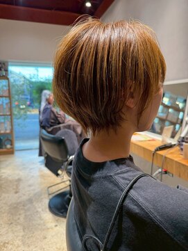 ナチュラル ヘアーデザイニング(Natural hair designing) 大人ハンサムショート/ハイトーンベージュ/丸みショートボブ