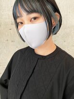サクラ オモテサンドウ(SAKURA) 切りっぱなしボブ×インナーカラーブルー  /ボブ インナーカラー