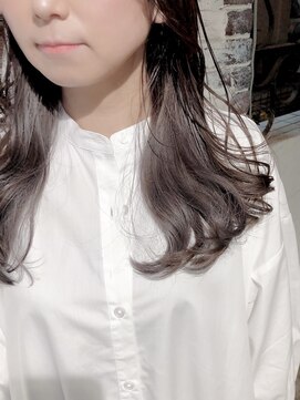 ナナカバイミーツハンド(nana.ca by meetsHAND) ラベンダー × インナーカラーシルバー × 切りっぱなし