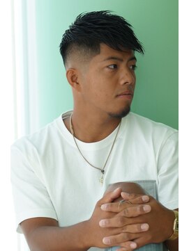 にもう ダウンバングショートビターフェードカット３