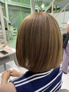 カルム(calm) ボブ×ハイトーン