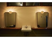 温かみのある照明でリラックスした時間を