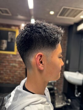 ブロートーキョー 有楽町店(Bro Tokyo) ダークアッシュブラックカルマパーマベリーショート 1