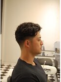 スパイキーショートブルーブラックフェザーパーマサーフカール