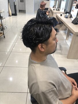 アッシュ 高幡不動店(Ash) 眉毛波巻きスパイラルパーマメンズカットラウンドマッシュパーマ