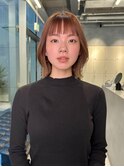 まろやかベージュブラウンロボブオン眉バングくびれスタイル