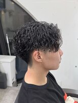 エース(ACES) 刈り上げセンターパート×ツイストスパイラルパーマ