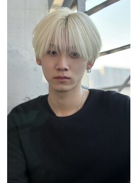 ピア ヤクイン(Pia Yakuin) ブロンドカラー×ラウンドマッシュ