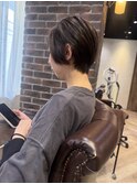 大人ショートボブ × くびれシルエット