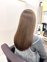 カミエ(kamie)&nbsp;透明感溢れるグレージュロング×上質な艶感