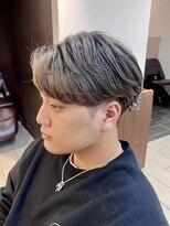 テトラ バイ ネオリーブ 横浜西口店(tetra by neolive)&nbsp;メンズブリーチ ベージュ　センターパート　横浜