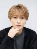 ナチュラルヘアシースルーラウンドマッシュフェザーショート