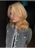 透け感ハニーブロンドのレイヤーカット