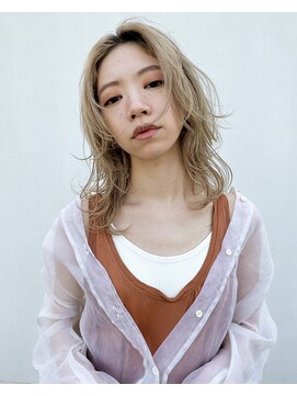 ヤイエ(yiye) ウルフ/ホワイトブロンド