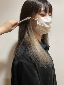 エム バイ ブローチェ(em by BROCHE) ロング　インナーカラー【ブリーチ/インナーカラー/ベージュ】