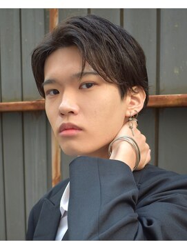 フリーク バーバーショップ 都島店(FREAK BARBER SHOP) 黒髪ナチュラルコンマバング韓国風センターパート