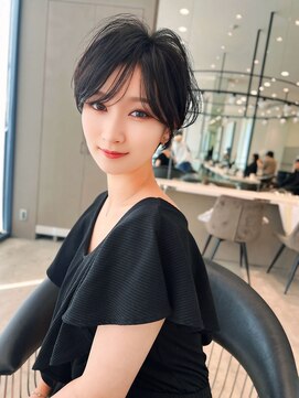 ロンド クラン 岡崎(Lond Clan) 20代30代クビレひし形耳掛け束間ショートボブ