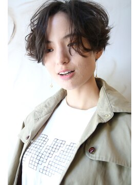 ブーケ(BOUQUET) センターパートひし形ショートヘアスタイル髪質改善