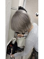 レイリー(Reilly) 【minami】シルバーカラー×レイヤーボブ