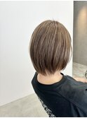白髪ぼかしをケアブリーチしてミルクティーベージュカラーに◎