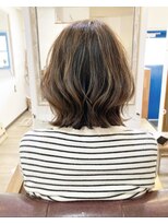 コルマルシェ(Cormarche)&nbsp;外ハネレイヤーボブ×モノトーンベージュ