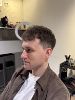 フランクスバーバーザスタンド(Frank’s barber the stand)&nbsp;刈り上げセンターパート/波巻きツイストスパイラル/飯田橋T