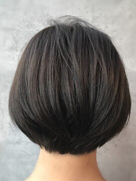 リヴィーダ(LIVIDA) ブルーグレージュ×ボブショート×前下がりショートボブ