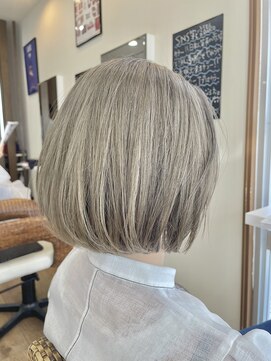 マークス(marks) 大人綺麗、可愛いカーキホワイトグレージュ　　ブリーチ有り